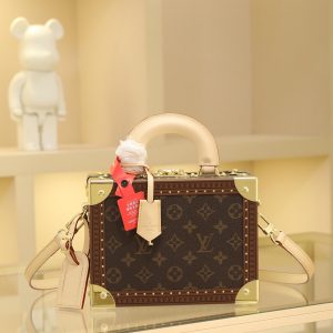 Internal dimensions: 16 x 13 x 7.5 cm